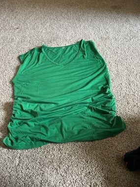 NWT Green side Reusching L Ladies Top